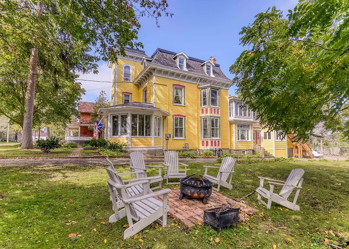 Pangea House Bed & Breakfast Gananoque